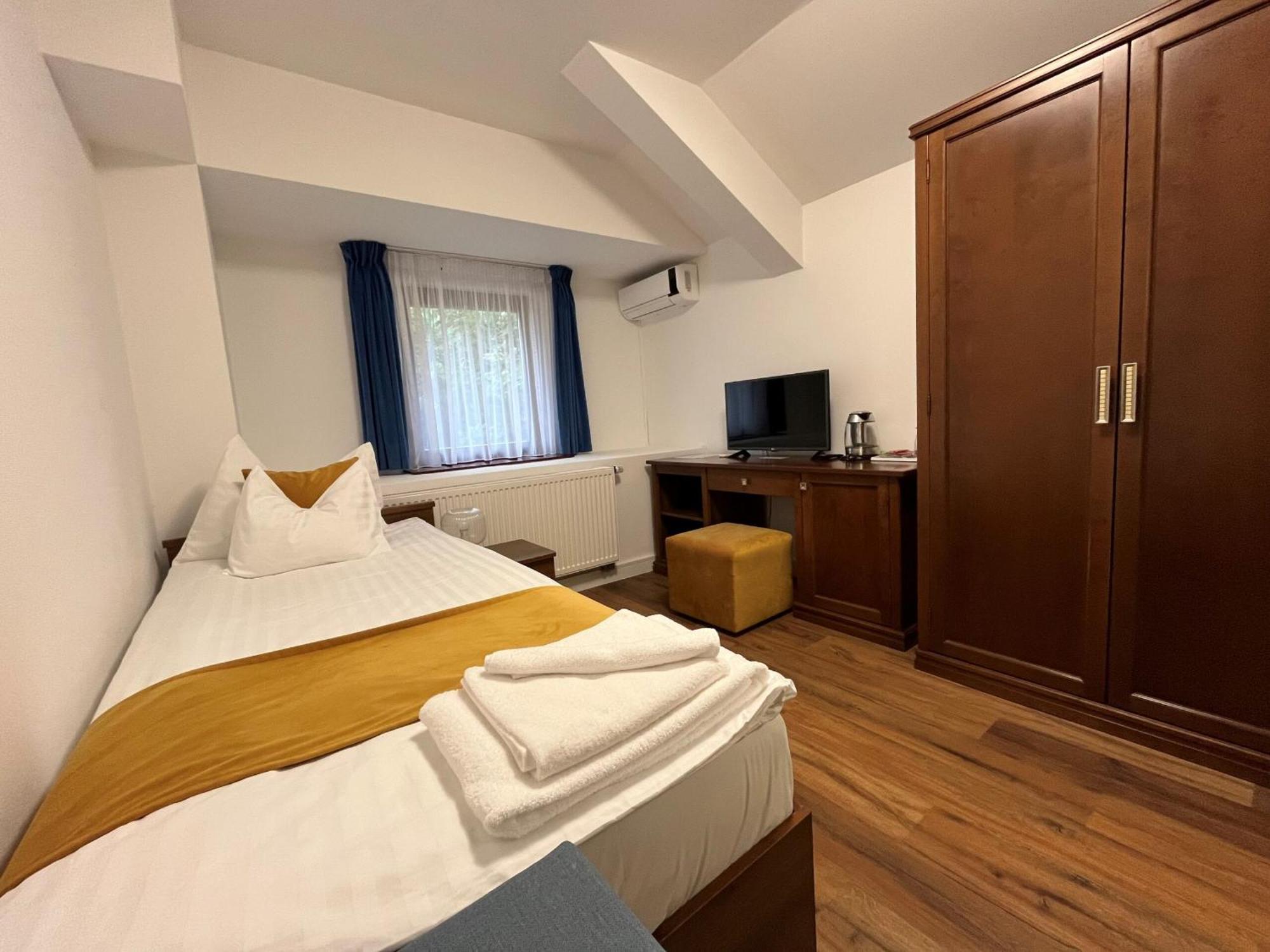 Bassiana Hotel Es Etterem Sárvár Eksteriør billede