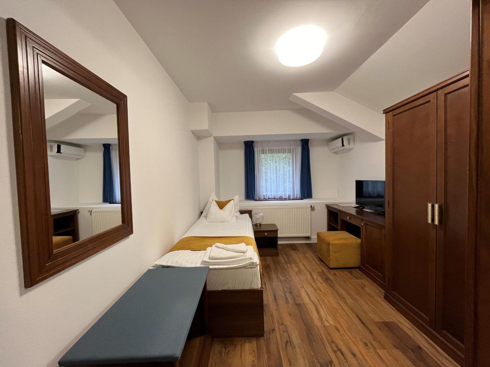 Bassiana Hotel Es Etterem Sárvár Eksteriør billede