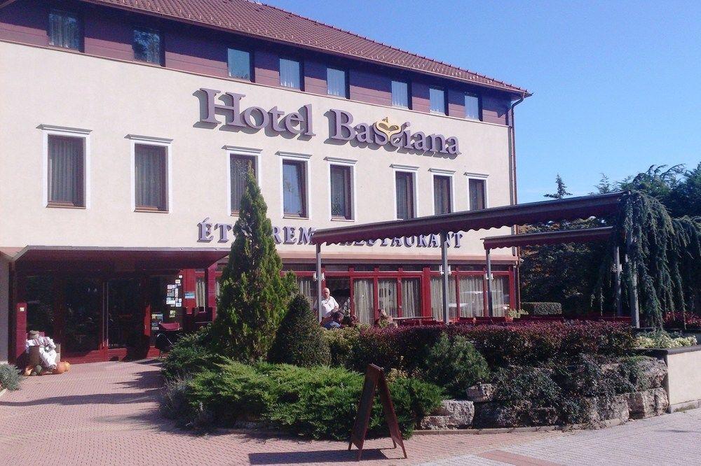 Bassiana Hotel Es Etterem Sárvár Eksteriør billede